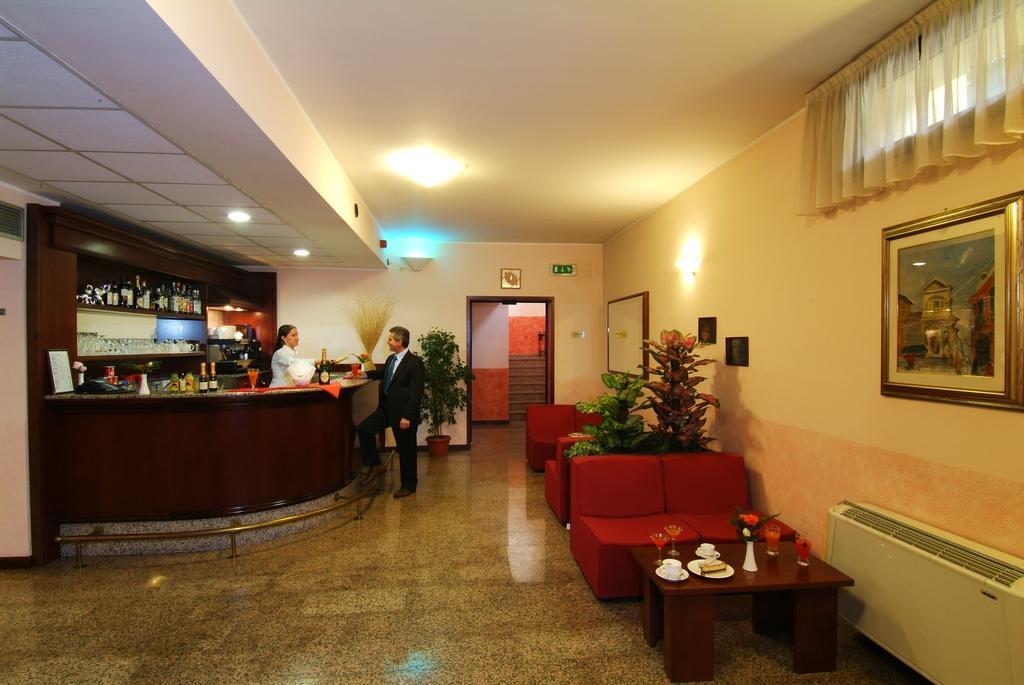 Hotel Majestic San Giuliano Milanese İç mekan fotoğraf